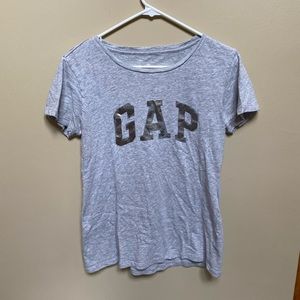 Women’s Gap tee size M
